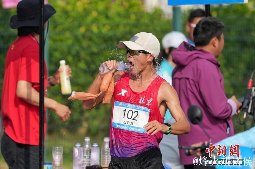 杨家玉携手石升吉勇夺马拉松竞走混合接力金牌 杨家玉携手石升吉勇夺马拉松竞走混合接力金牌